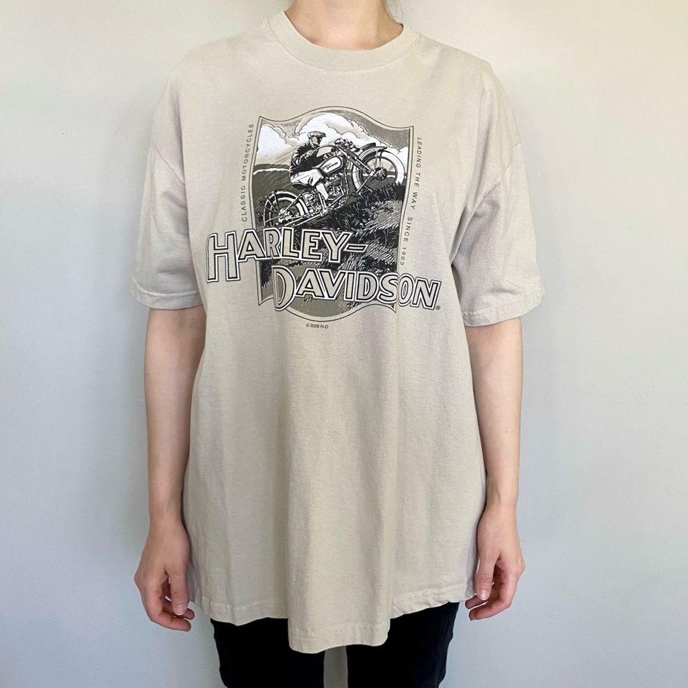 Harley Davidson Hollywood California 2009 graphic motorcycle t-shirt. 🤍